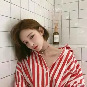 有色彩的女子